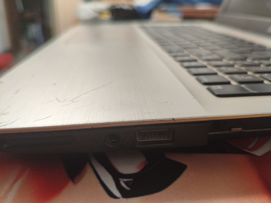 Ноутбук ASUS i5-5200U / 8GB RAM / SSD + HDD 1TB / GeForce 940m