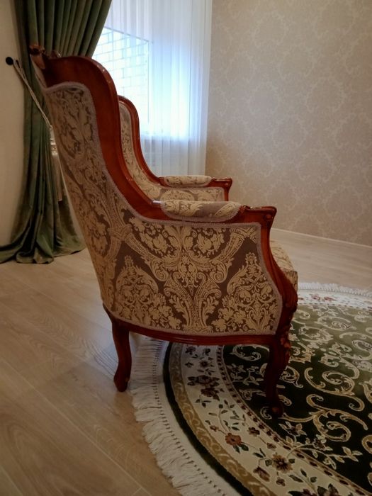Продам антикварне крісло.