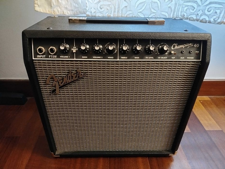 Baixo danelectro, amp fender, Pedais Teisco, Darkglass, Jam Pedals e EHX.