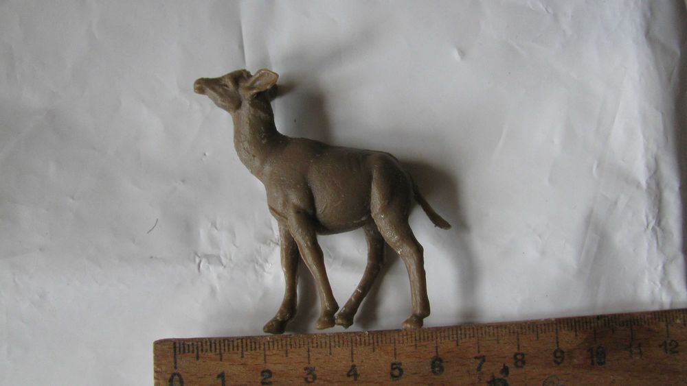 Косуля  игрушка пластиковая