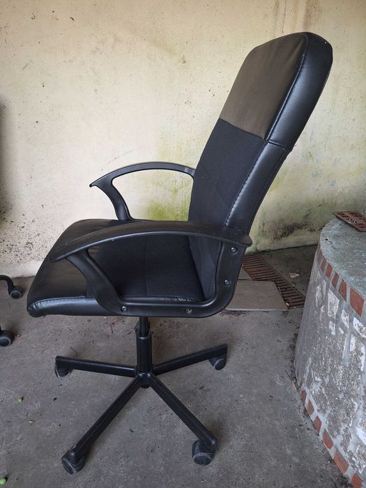 Cadeira escritório pele preta