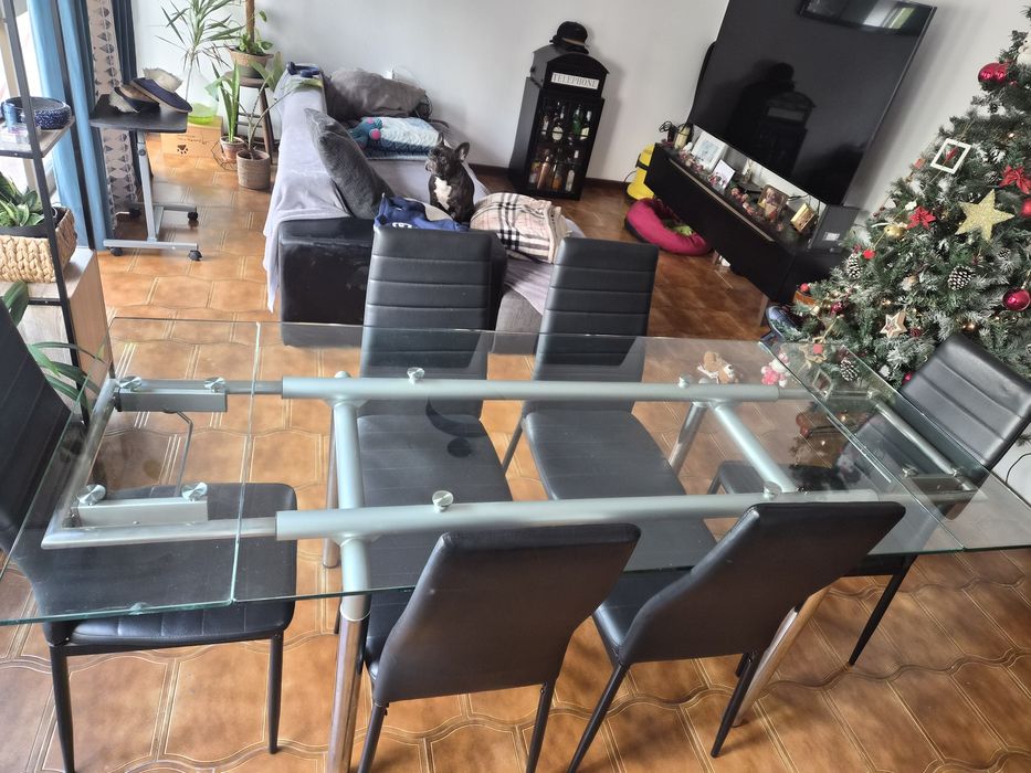 Mesa com tampo de vidro