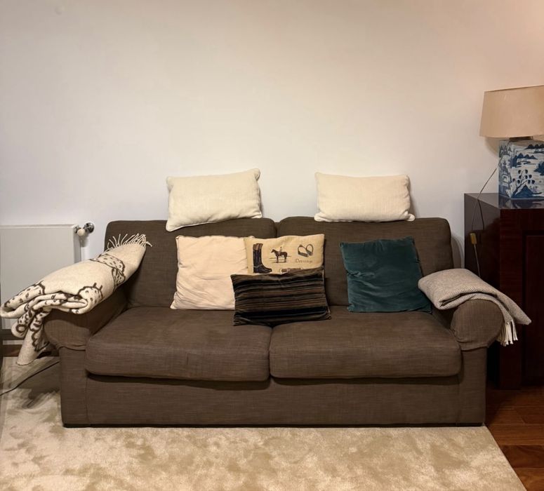 Sofa de tecido castanho
