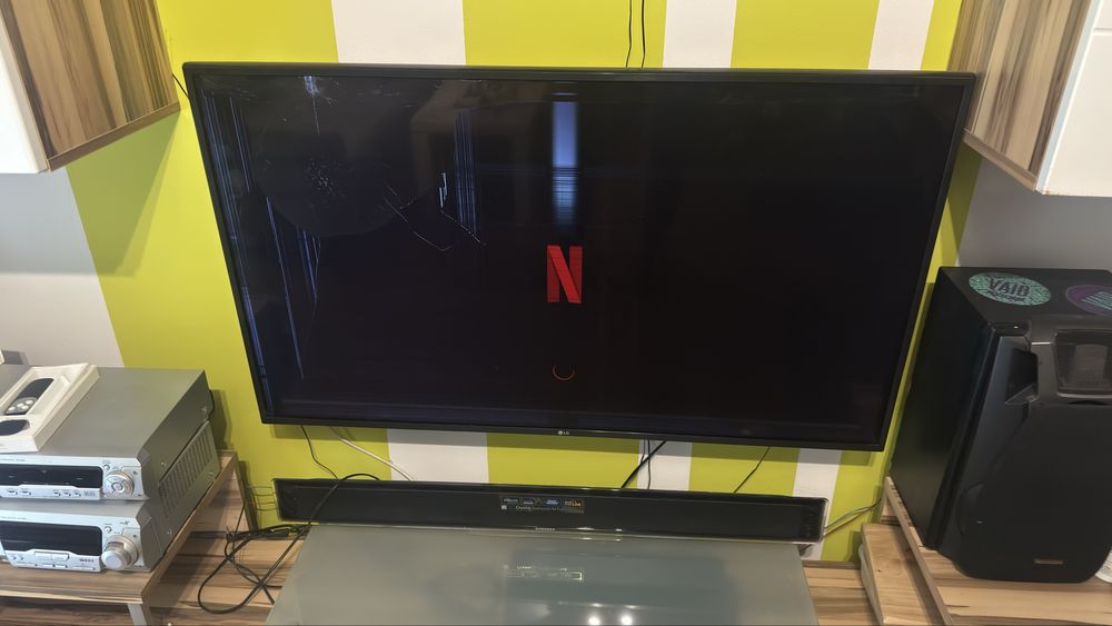Telewizor LG 49” uszkodzony