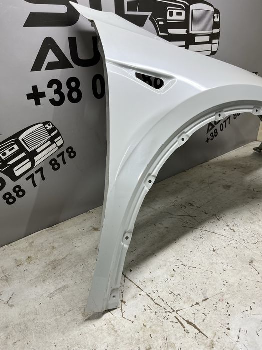 Праве крило Tesla Model Y