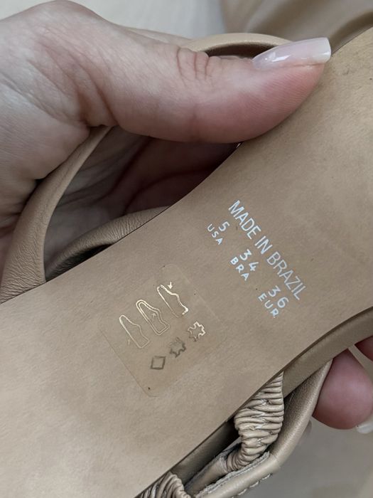 Продам босоніжки ESTRO