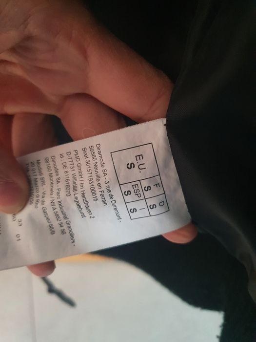 Casaco quente com pêlo no capuz