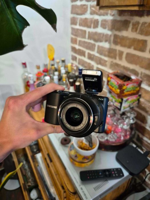 Samsung NX2000 + 20-50 mm + flash | stan idealny | pełen zestaw | jak nowy
