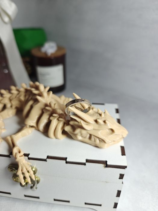 Срібне кільце з золотом 875° та трьома білими фіанітами