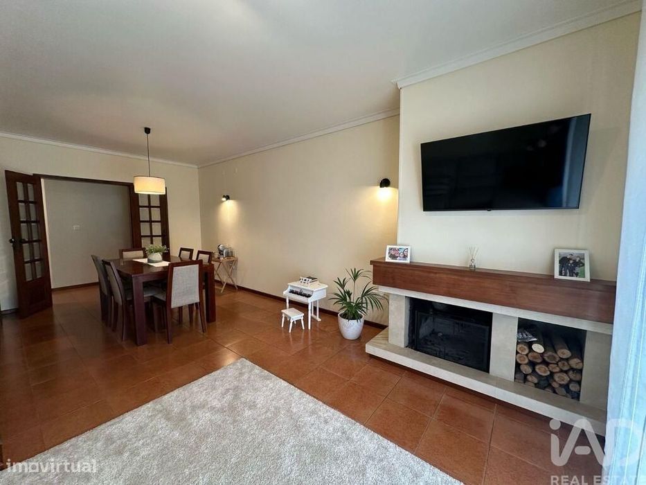 Casa / Villa T4 em Oiã de 181,00 m2