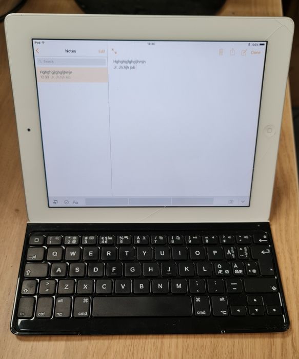 Logitech ultra cienka klawiatura Cover dla Ipad 2,3,4 Biała, Czarna