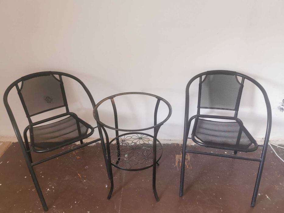 Zestaw ogrodowy stolik bez szyby i dwa krzesła