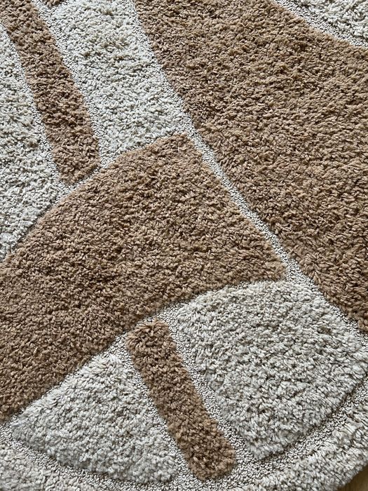 Килим бежевий б/у після хімчистки