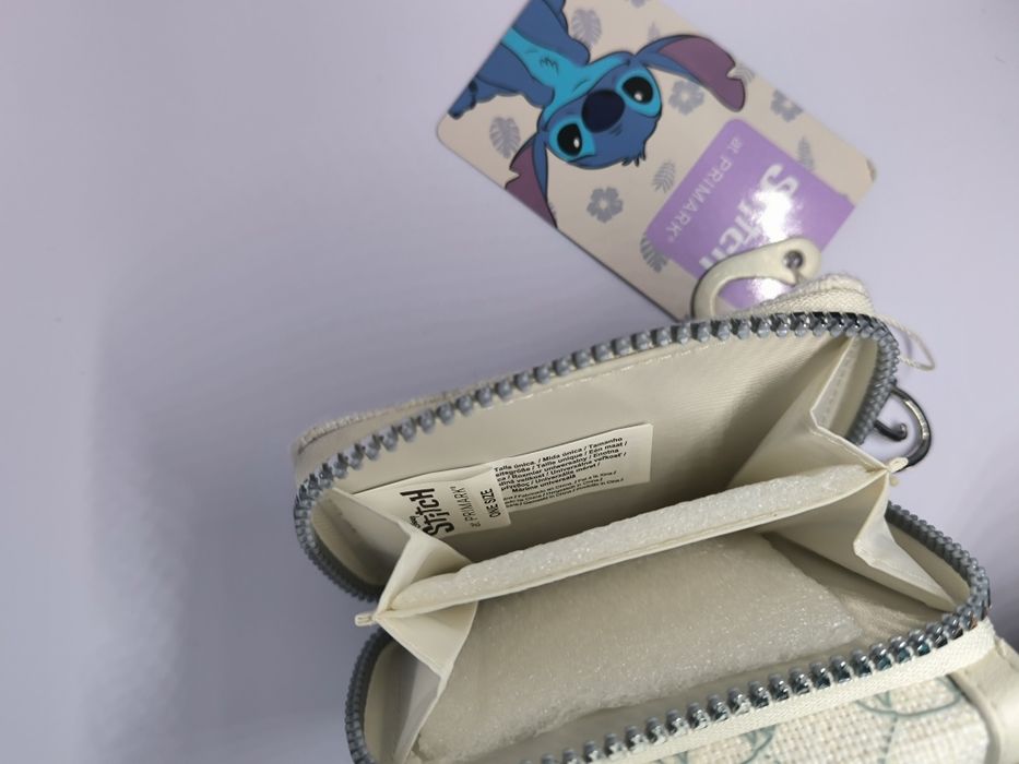 Carteira da Disney  Stitch com a inicial A  ainda com etiqueta nova