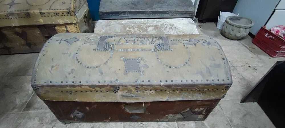 Baús em Pele Antigo