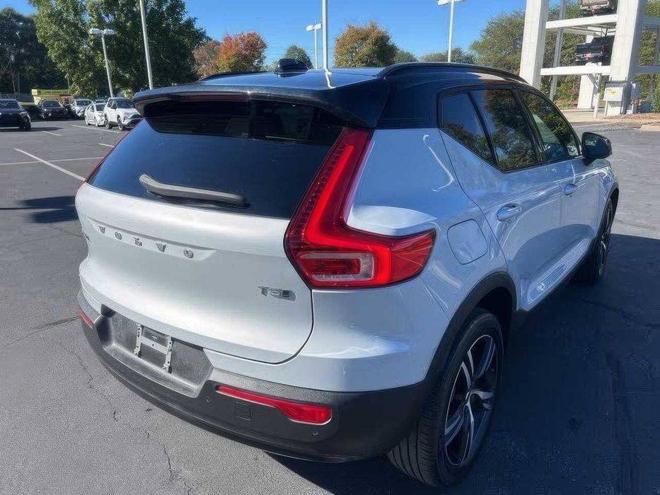 Volvo XC40 T5 R-Design      2022