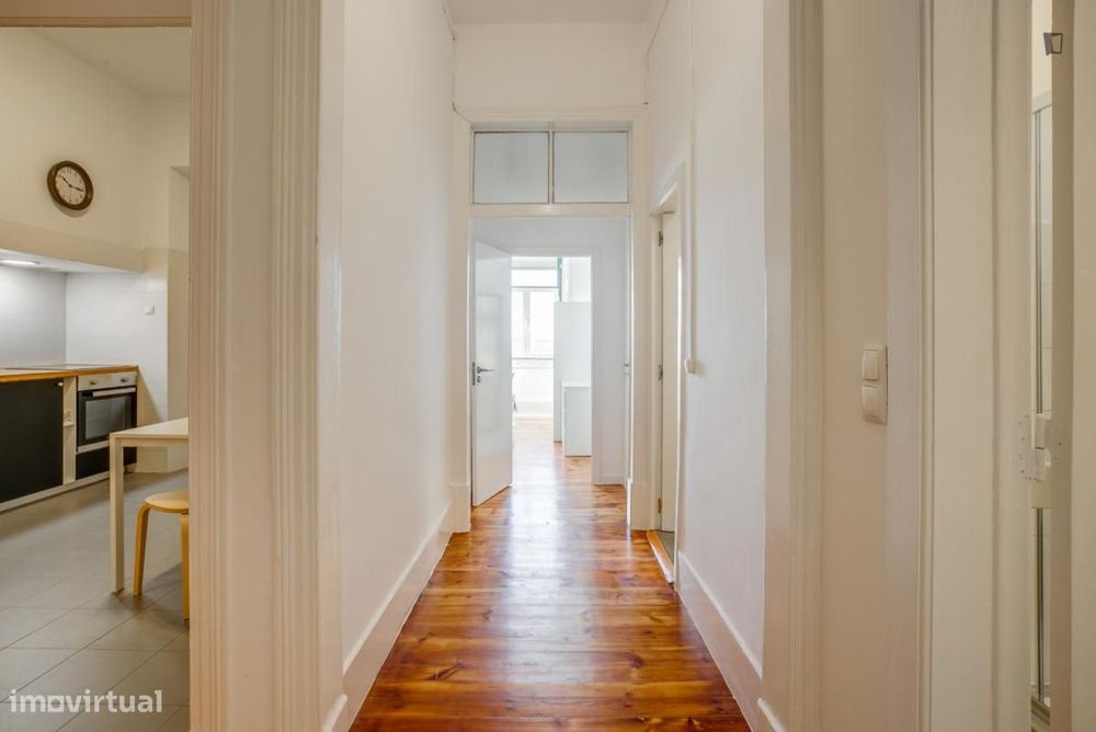 Quarto - localizado em Santos Lisbon