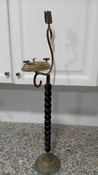 Cinzento latão antigo