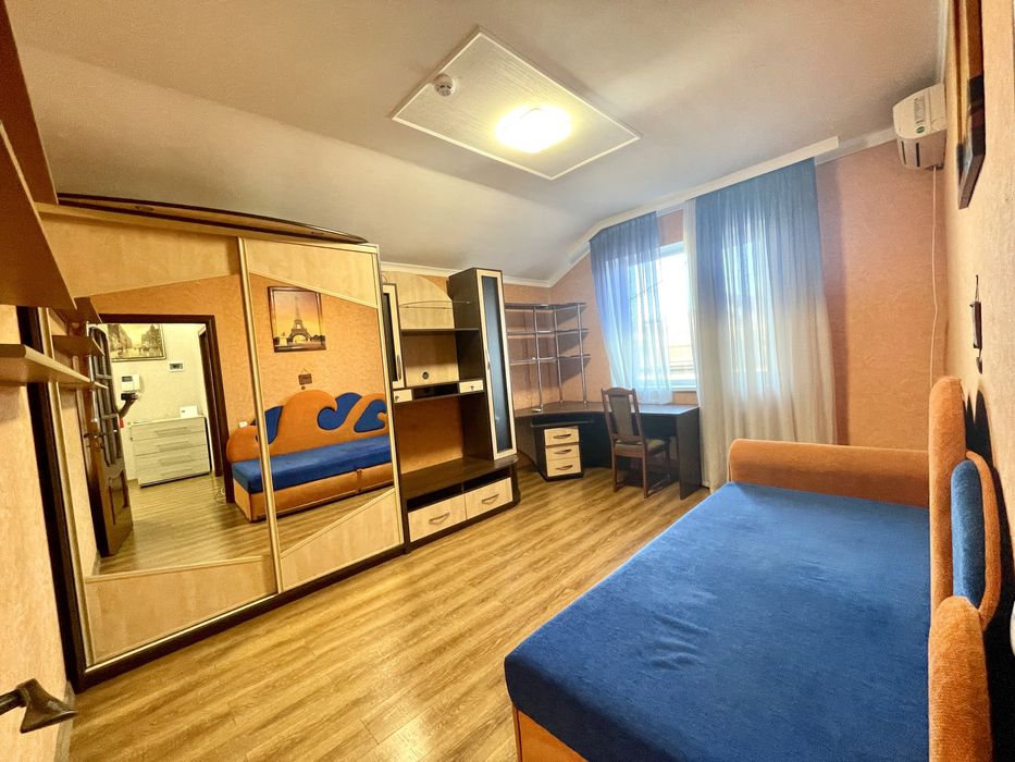 Будинок-герой, бо ж єдиний в своєму роді! 6 кімн. + гостьовий + гараж!