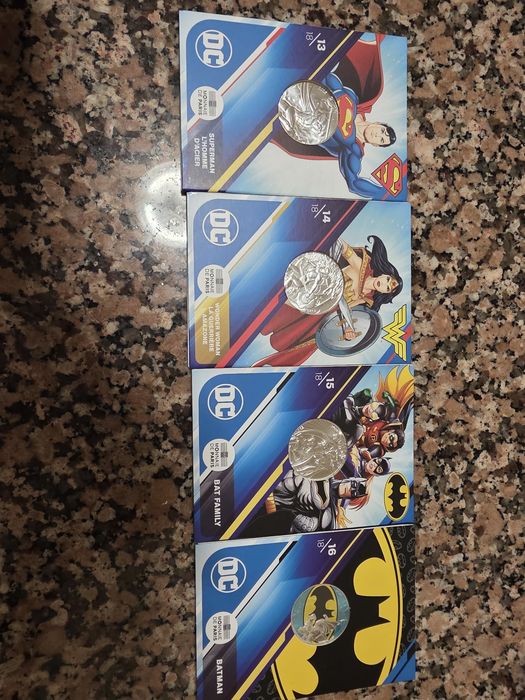 Caixa de coleção oficial  de moedas de prata e ouro DC Comics de 2025