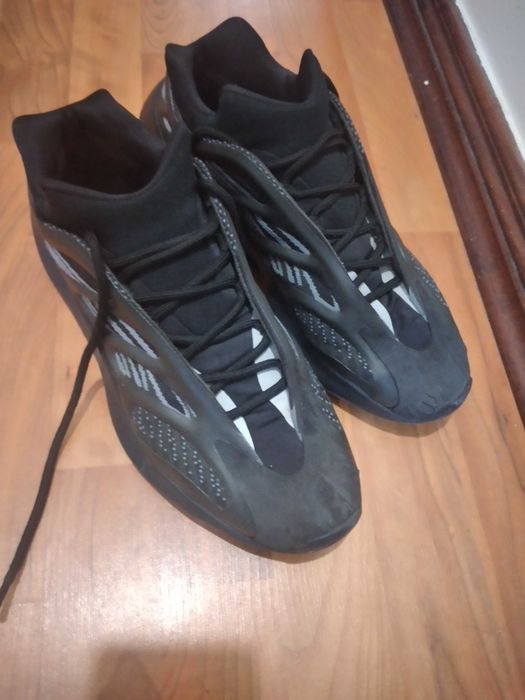 Yeezy 700 V3 Preta