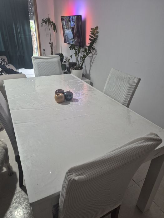 Mesa grande 4 cadeiras