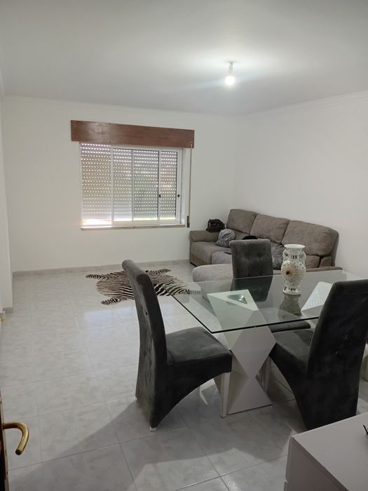 Arrenda -se casa santa marta do pinhal T3 2° andar com elevador