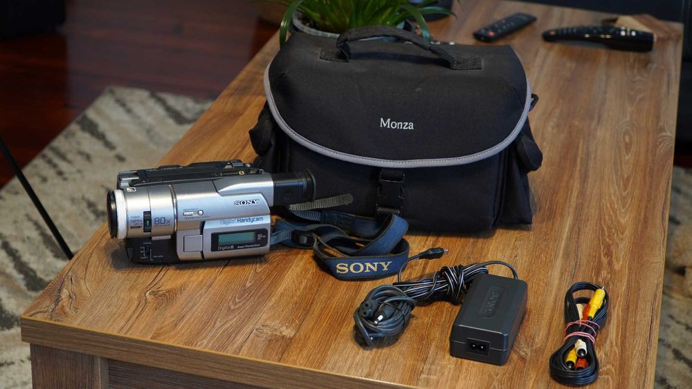 Handycam Sony Digital8 DCR-TRV110E CCD NightShot PAL/NTSC Analog playback