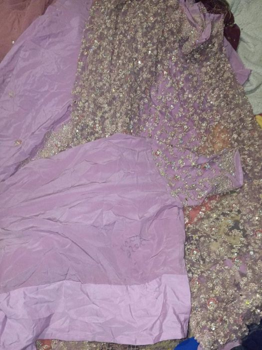 Расшитое розовое индийское сари