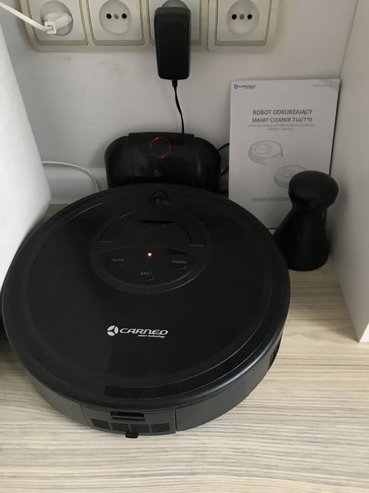 Robot odkurzajacy samojeżdżący