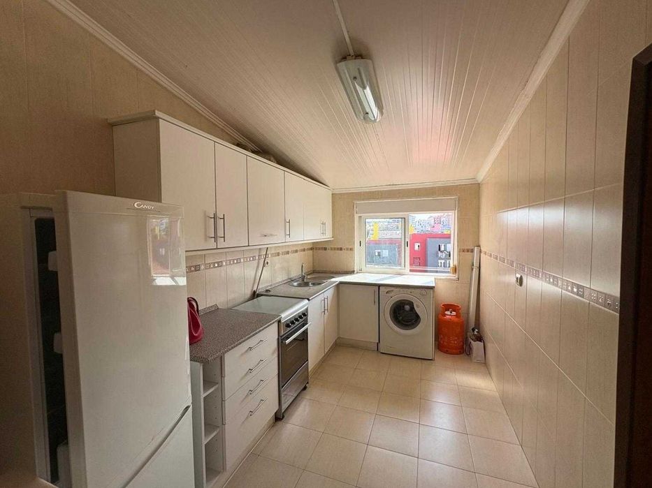 Apartamento T1 com excelente luz natural junto às Olaias