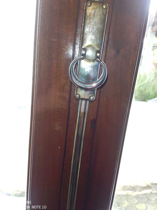 Janelas de habitação em  madeira de boa qualidade mogno