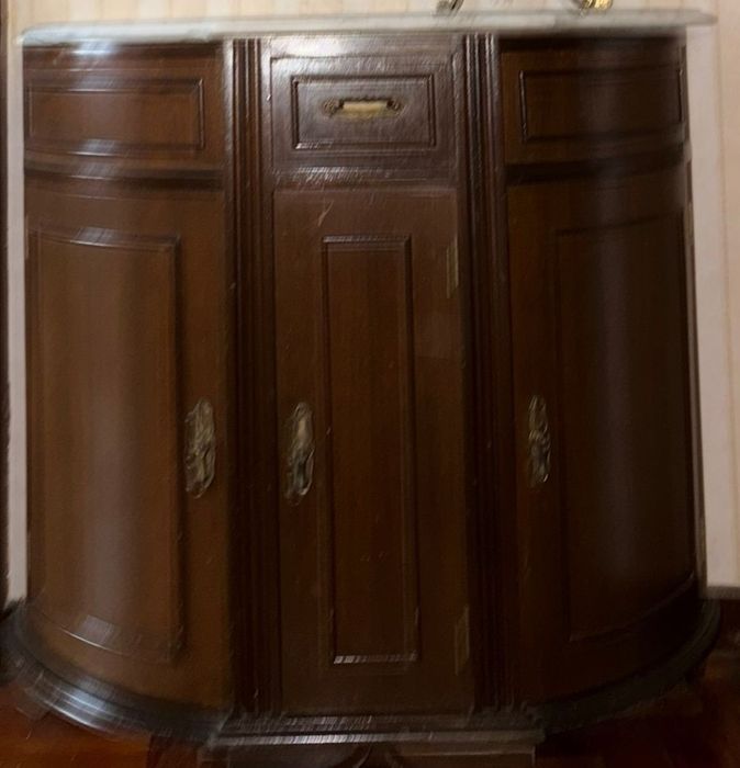 Móvel de entrada com tampo em mármore