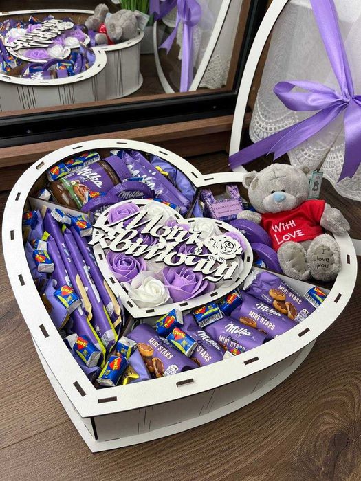 Подарунковий бокс солодощів для мами, жінки, подруги на будь-яке свято
