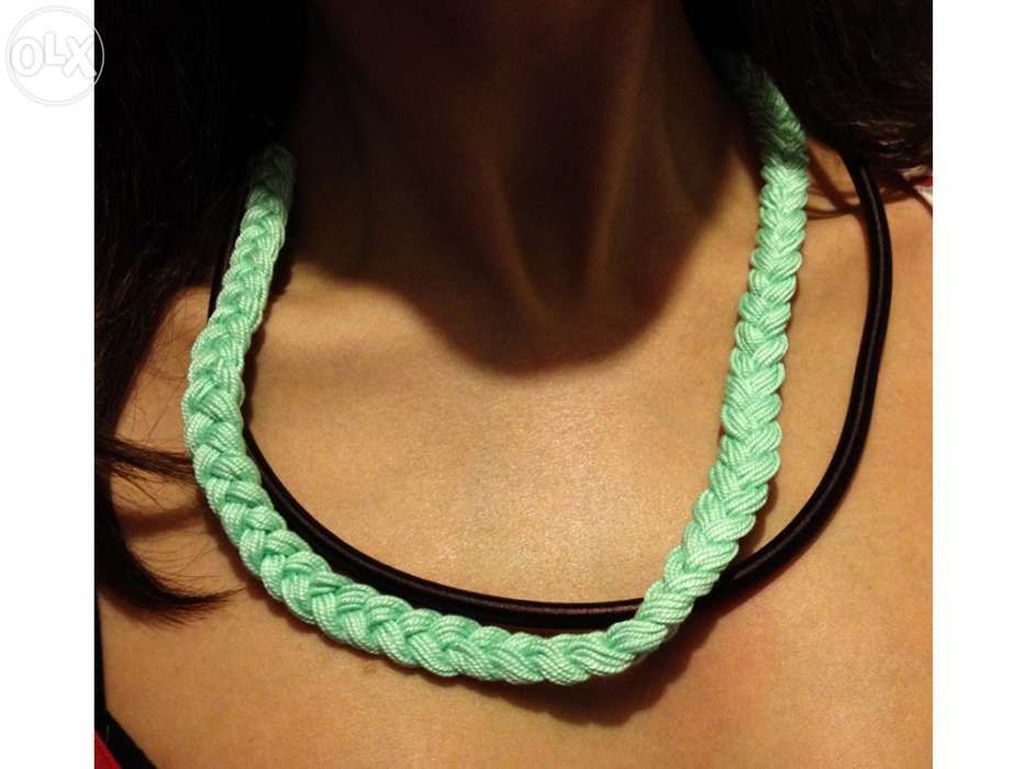 Colar White Collars