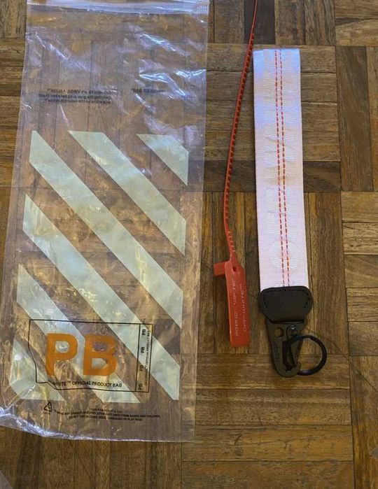 Varias Fitas Off White