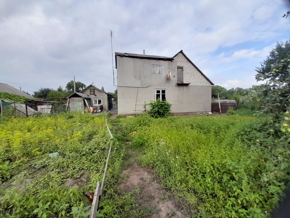 Продам большой дом,полностью под ремонт
