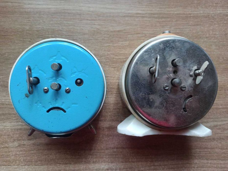 Советсткие будильники нерабочие на запчасти