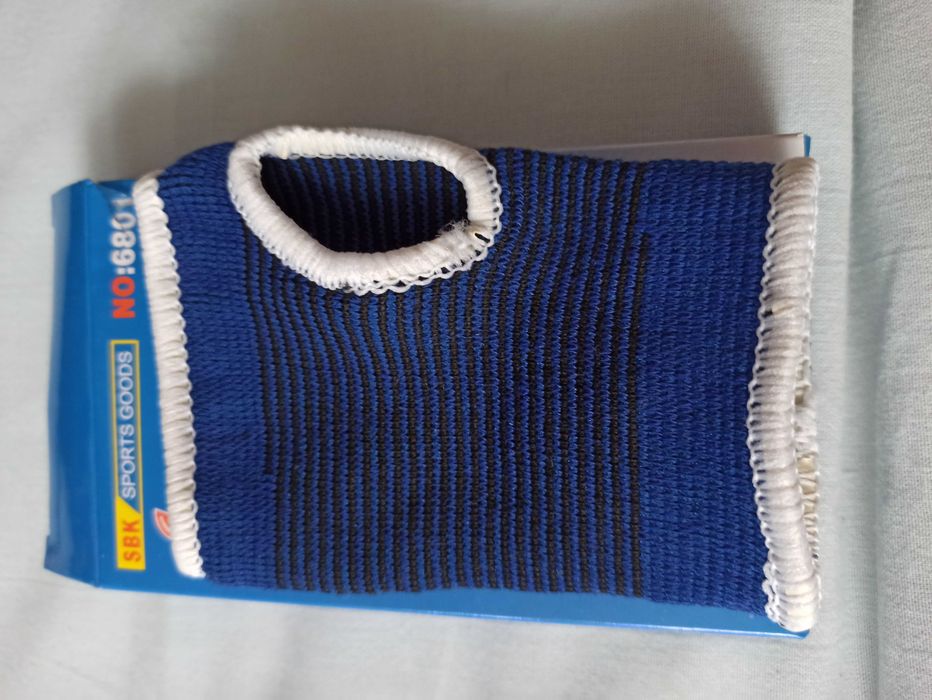 Opaska uciskowa nadgarstkowa z kciukiem