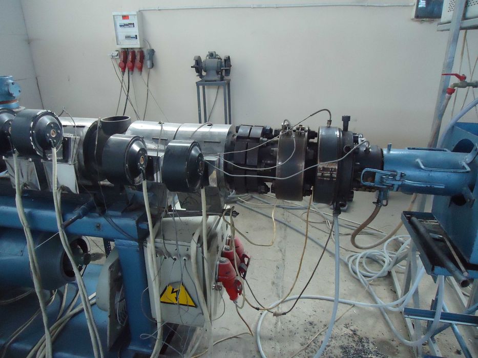 Екструдер лінія для виготовлення каналізаційних труб термопластавтомат