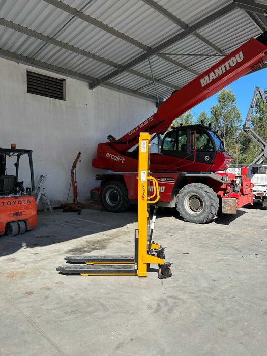 Aluguer de Empilhador Manual/Stacker 1500kg