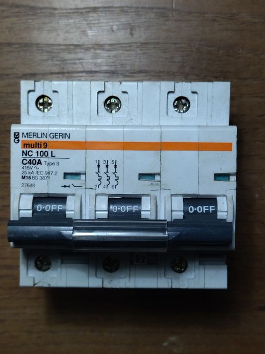 Disjuntores Merlin Gerin