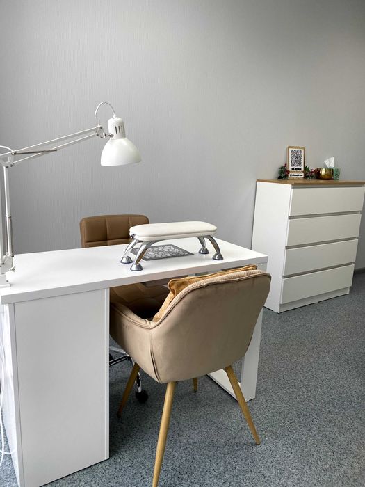 Місце для майстра манікюру Палац Спорту