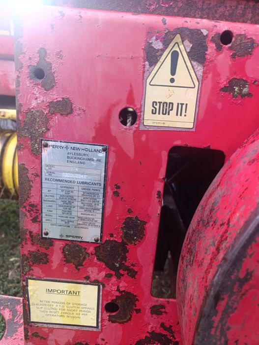 Прес підбирач New Holland