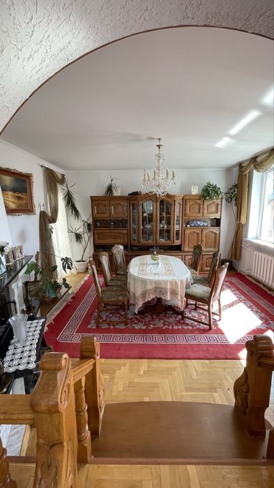 Продається просторий будинок в Тисмениці