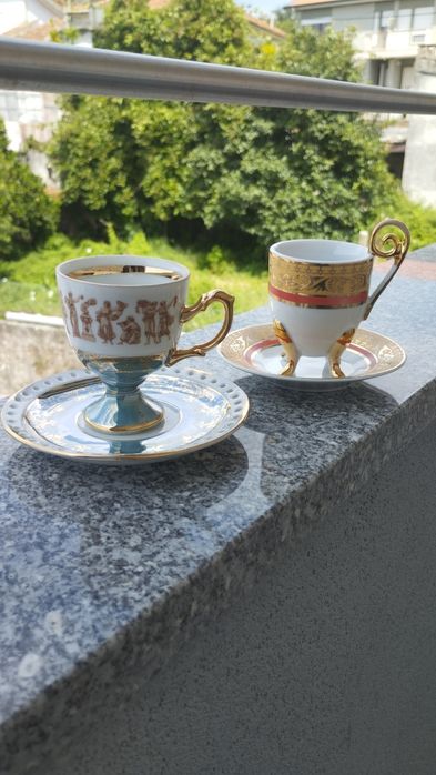 Duas chávenas de porcelana uma Made IN JAPAN 1932 a outra Portuguesa.