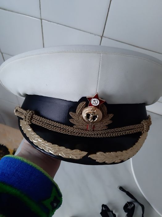 Продам парадную фуражку  военно- морского флота цена за всё