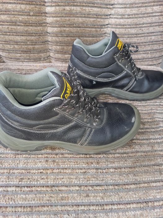Sprzedam buty robocze firmy Saneco.