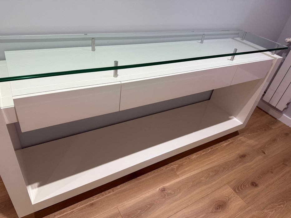 Móvel de entrada com espelho