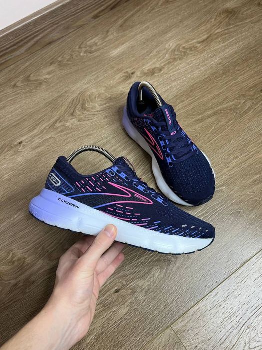 Продам БОМБЕЗНІ жіночі бігові кросівки Brooks Glycerin 20